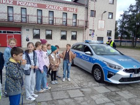 Dzieci podczas akcji z policją