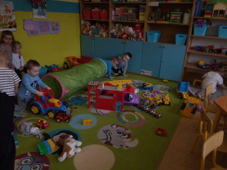 Wspólne zabawy dzieci w przedszkolu