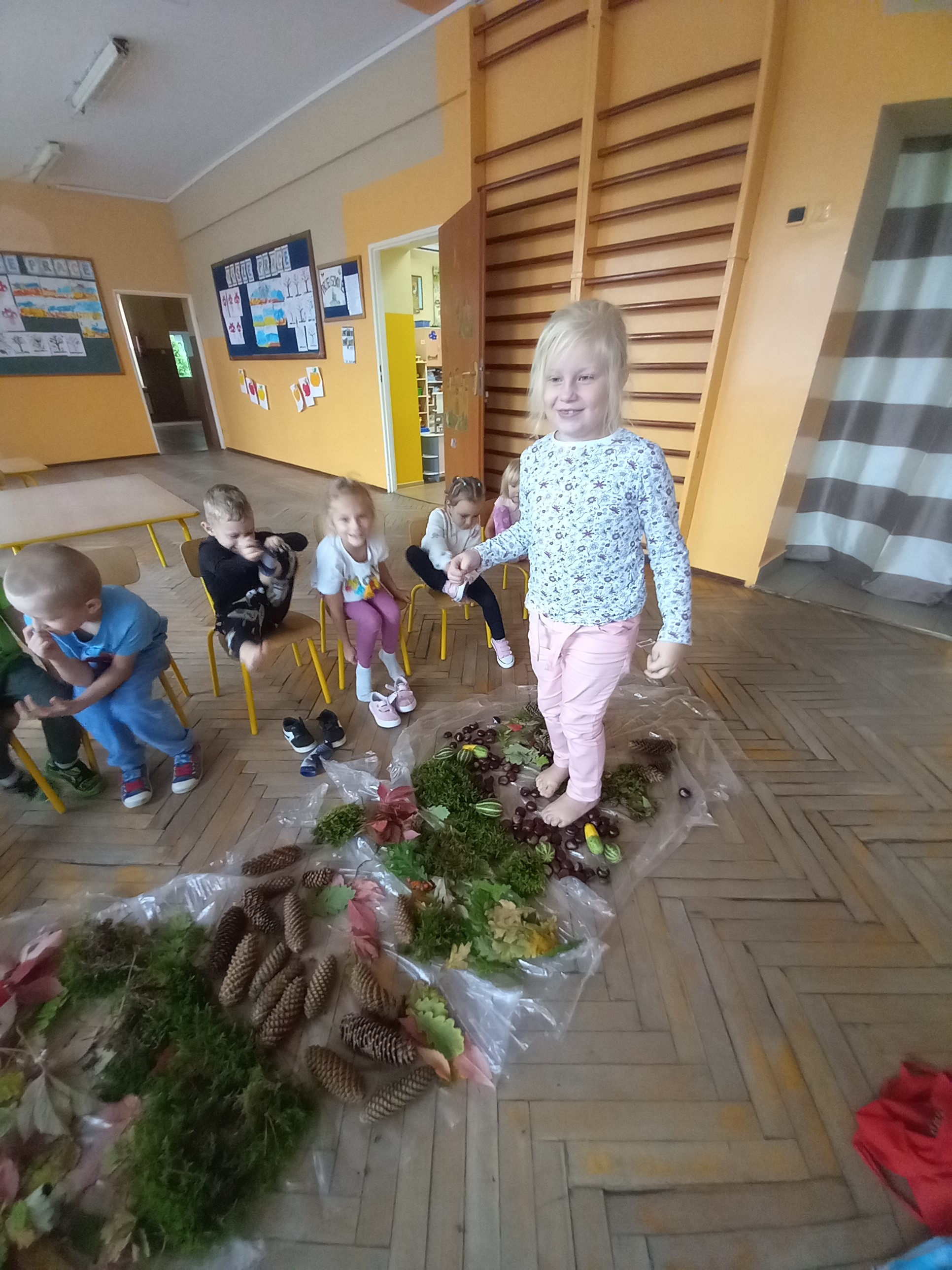 Przedszkolak na ścieżce