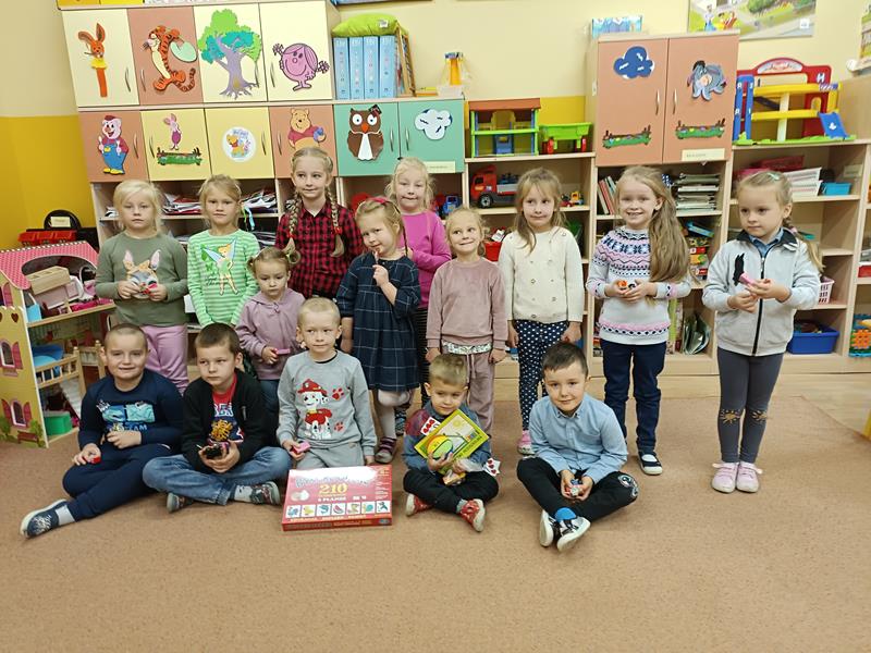 Dzieci bawią się w przedszkolu